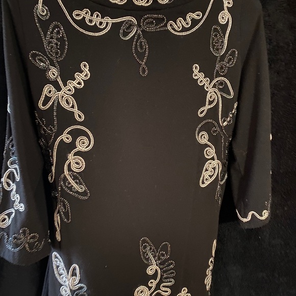 Ladies 3/4 length top - Picture 2 of 6